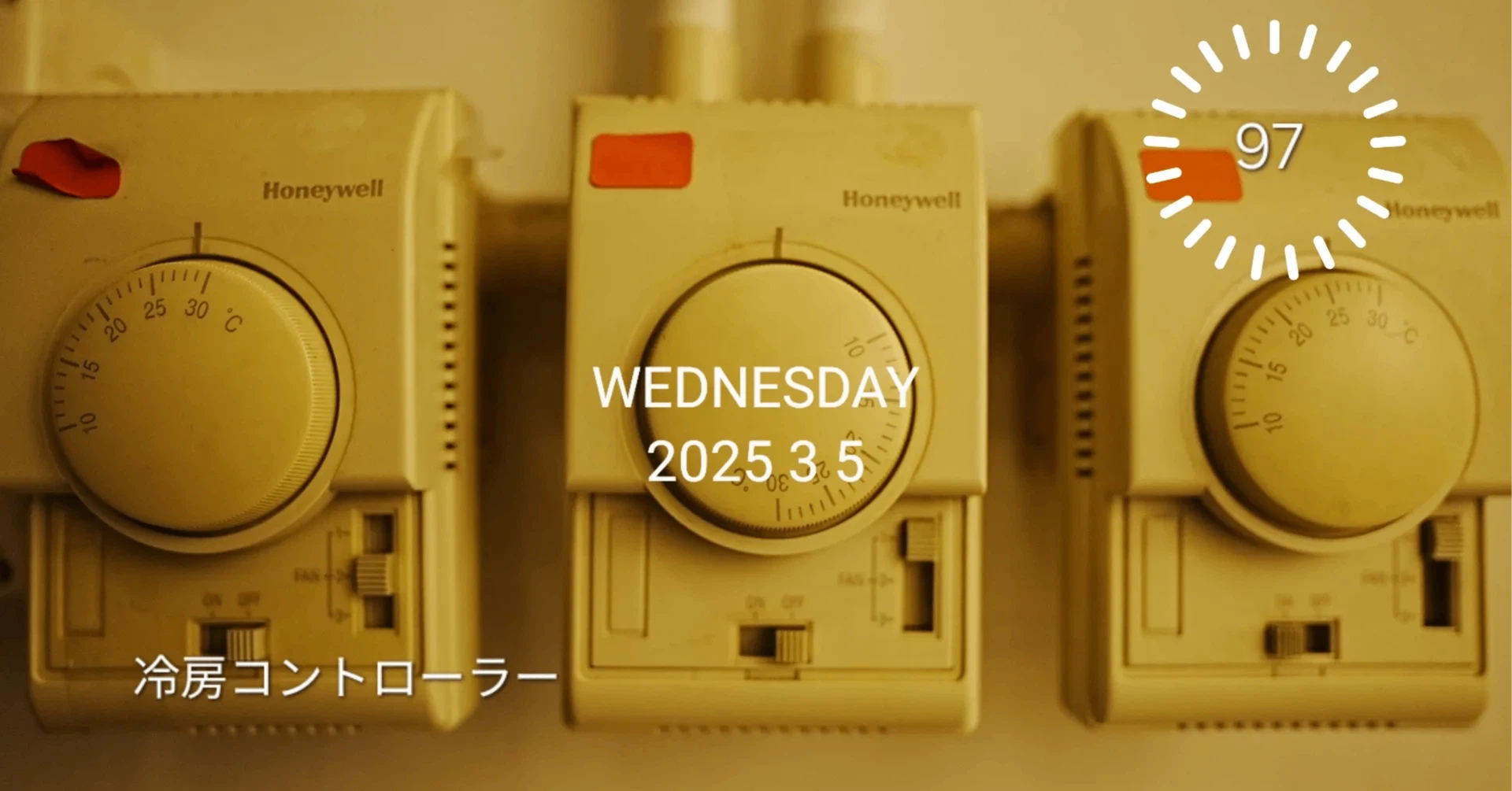 香港のオフィスによくある、効かないと噂の冷房コントローラー